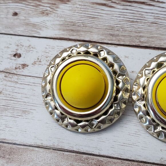 Vintage Clip On Earrings - Large Yellow with Gold Tone Fancy Halo Statement - Picture 3 of 7